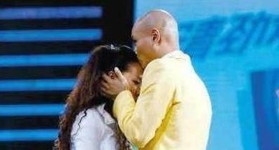 乐嘉曾手撕宁静,怒怼金星,录节目耍酒疯,此时却沦落在街上演讲