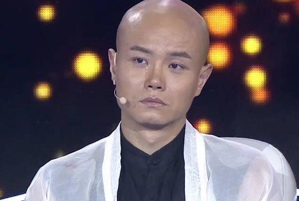 乐嘉曾手撕宁静,怒怼金星,录节目耍酒疯,此时却沦落在街上演讲