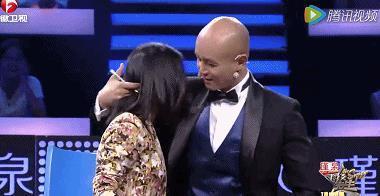 乐嘉曾手撕宁静,怒怼金星,录节目耍酒疯,此时却沦落在街上演讲