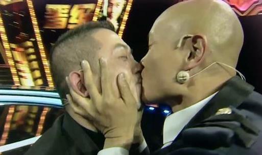 乐嘉曾手撕宁静,怒怼金星,录节目耍酒疯,此时却沦落在街上演讲