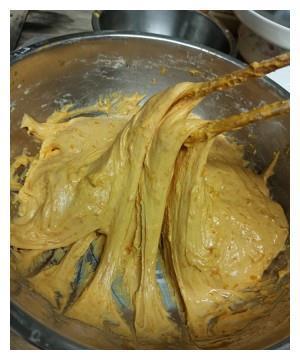 南瓜发糕最简单的做法,不用糯米粉,不用揉面,香甜松软又营养!