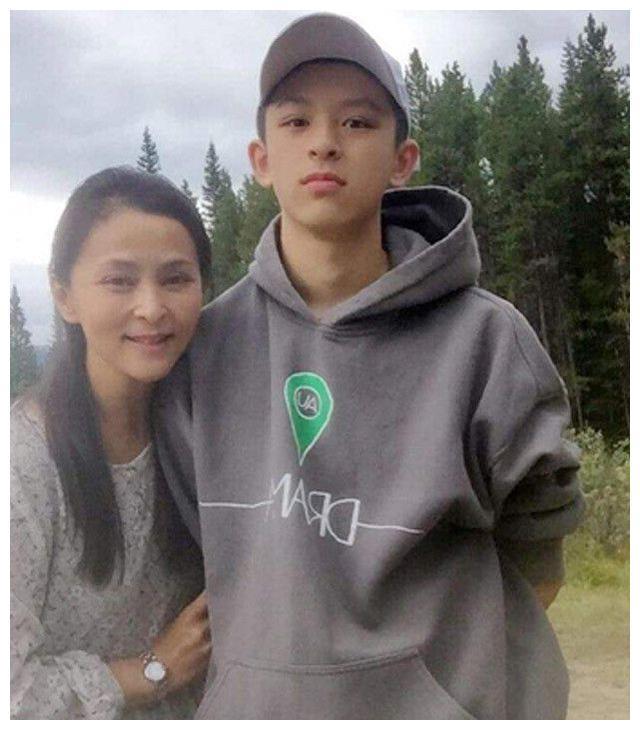 黄志忠:被陈道明提拔,抛妻弃子只为情人,今50岁现状如何?