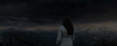 永远不要低估一个母亲的力量,为了孩子,她可以所向披靡!