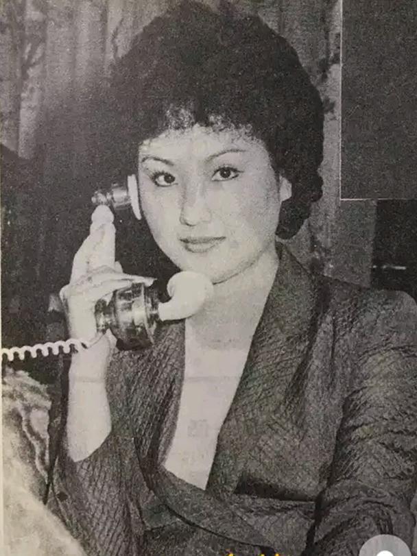 她是《新白娘子传奇》许仙姐姐年轻时清丽脱俗今这样