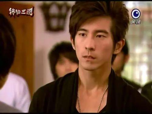 她16岁出道养家，被亲妈打到住院！只因没按时给家里打钱