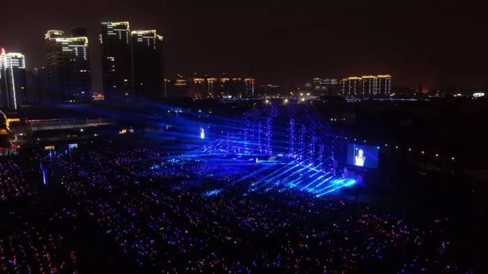 女王+到演唱会精彩回顾：“与你相遇，好幸运”