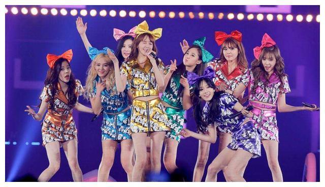 女团的泪目现场——F(x)组合一人唱、少女时代独空西卡!