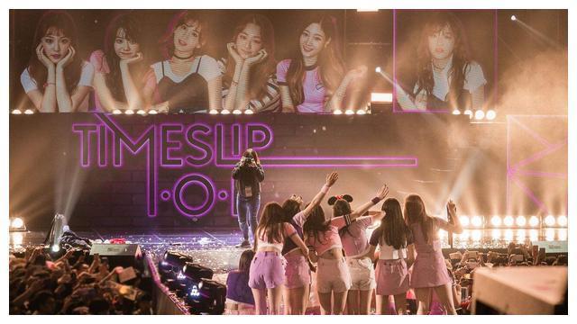 女团的泪目现场——F(x)组合一人唱、少女时代独空西卡!