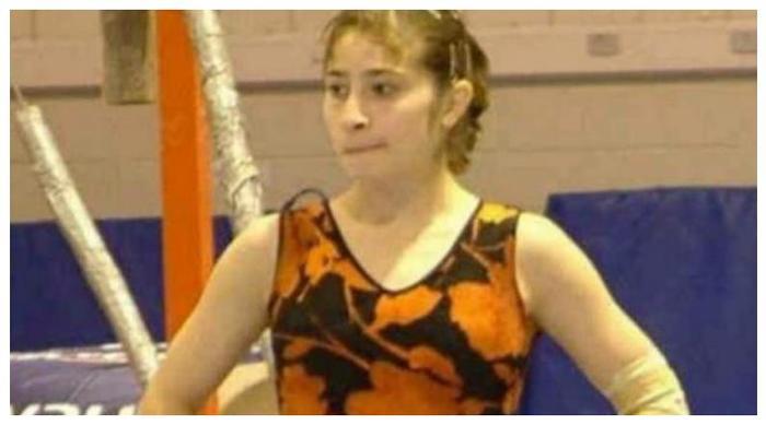 她曾是体操冠军，退役后生活艰难，为救女儿不惜远赴日本“下海”