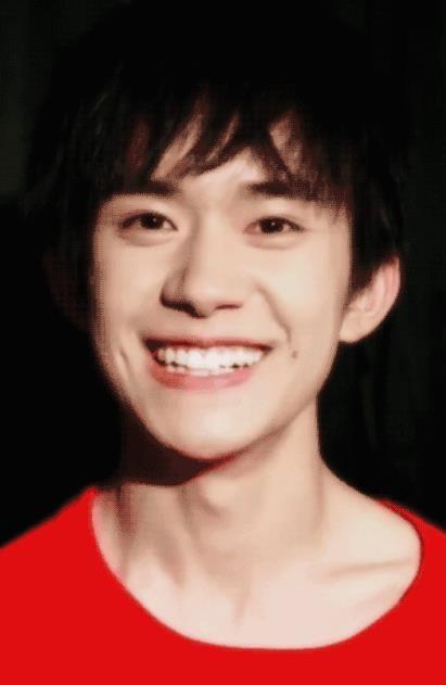 刘星表情包亮了,蔡徐坤嘟嘴萌化众人,开心表情包快乐家族都收藏