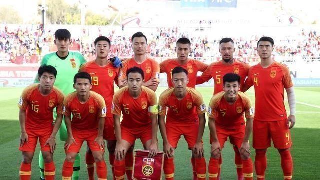 连续遭受网络暴力!陈一冰致国足球迷:别骂我女儿和太太