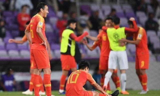 连续遭受网络暴力!陈一冰致国足球迷:别骂我女儿和太太