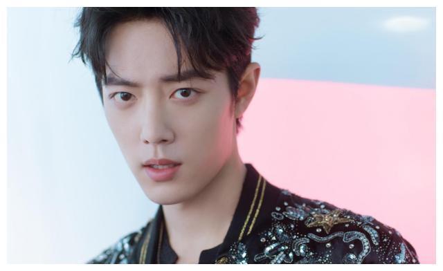 肖战端午祝福手绘，以平面化的图画带给人对快乐的向往与追求