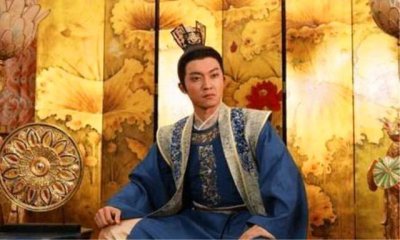 ​新皇登基俩月，结果被士兵从龙椅上架出去