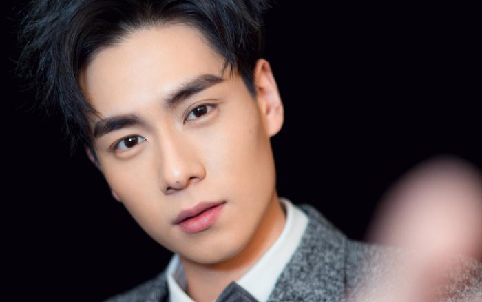 和胡一天夜会女生再曝料，吐槽沈月长得很丑，前女友很烦