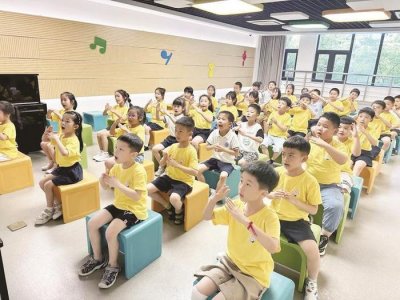 ​“七彩假期”点亮孩子的暑期生活