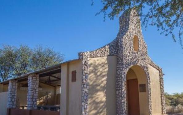 纳米比亚的哈纳斯动物保护基地当了两周的志愿者，堪称此生巅峰