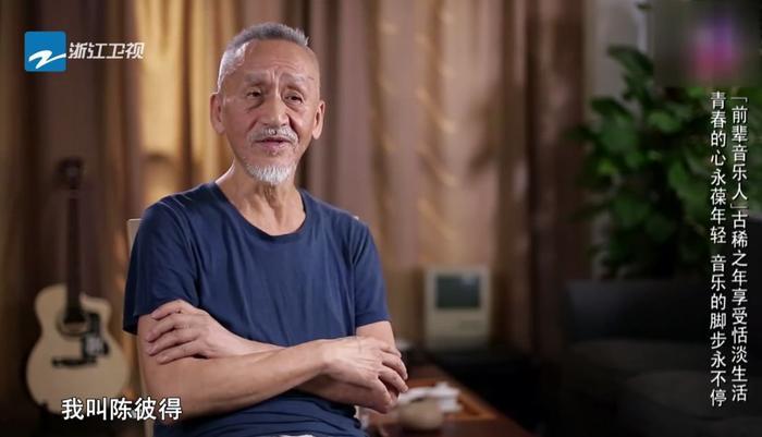 很多人活的都不如这位74岁的老人年轻！