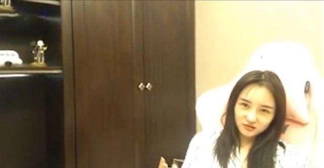 “婷婷”洗脑Uzi粉丝，姿态女友吐槽姿态都叫她婷婷