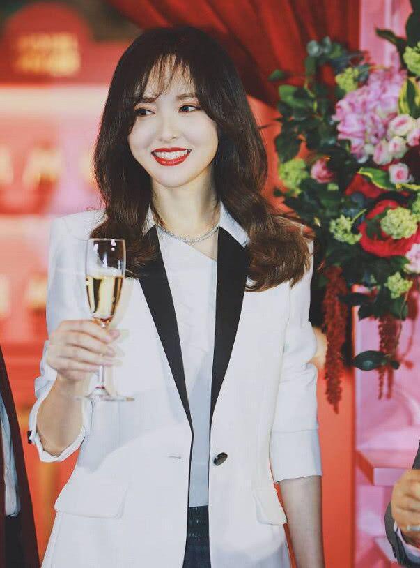 变胖了的唐嫣长啥样,网友:被爱情滋润的幸福肥!