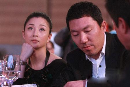 殷桃的坎坷情路：前夫入狱10年，后恋上李小冉前男友，今仍单身