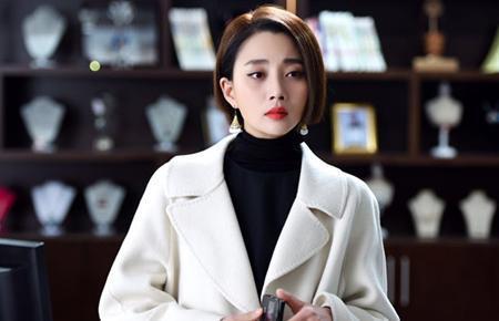 殷桃的坎坷情路：前夫入狱10年，后恋上李小冉前男友，今仍单身