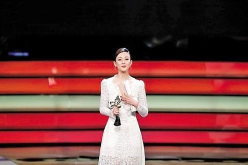 殷桃的坎坷情路：前夫入狱10年，后恋上李小冉前男友，今仍单身