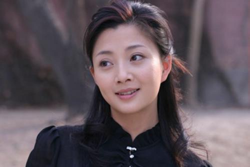 殷桃的坎坷情路：前夫入狱10年，后恋上李小冉前男友，今仍单身