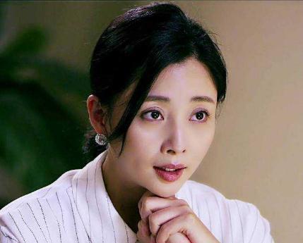 殷桃的坎坷情路：前夫入狱10年，后恋上李小冉前男友，今仍单身