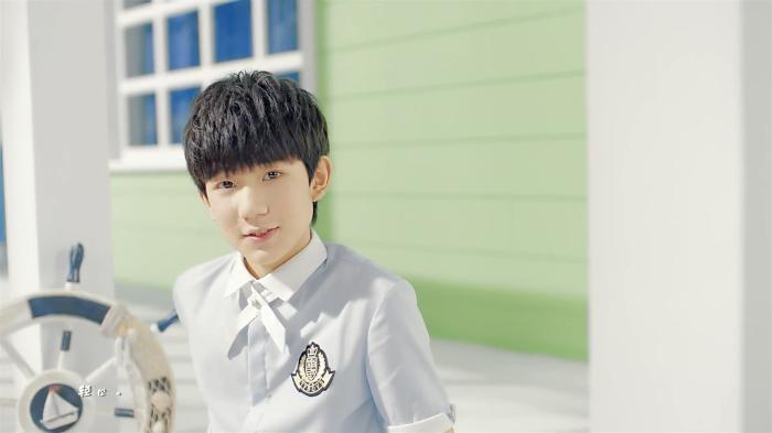 两次车祸、逼女友打胎、睡男粉丝、这样的王源已经快被逼疯了