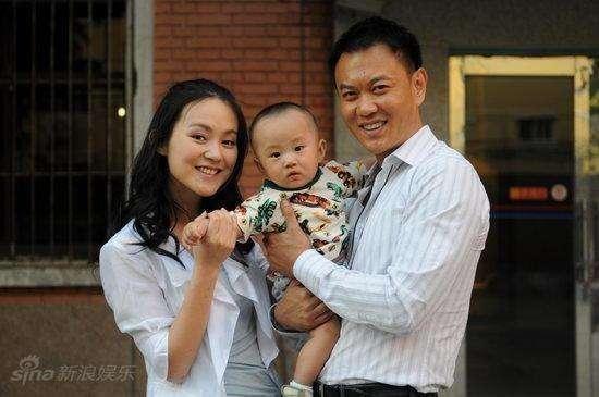 身家过亿的大老板, 演戏不为钱只因个人爱好, 多次合作张嘉译走红