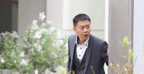 身家过亿的大老板, 演戏不为钱只因个人爱好, 多次合作张嘉译走红