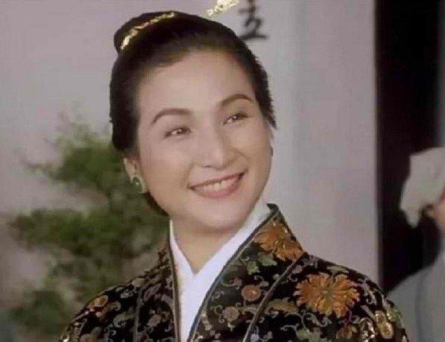 武侠影后，因丈夫重男轻女：8次怀孕只为生儿子，复出后再火