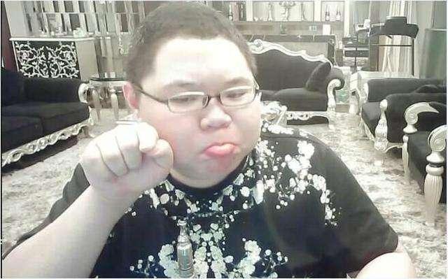 PDD是谁?解密PDD成名之路!原来我们的嫖老师曾经这么为所欲为?