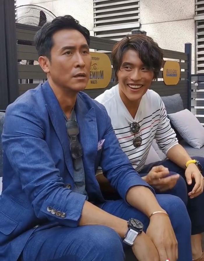 马德钟与儿子同框 一时竟分不出谁是儿子谁是爹 小伙撞脸金馆长