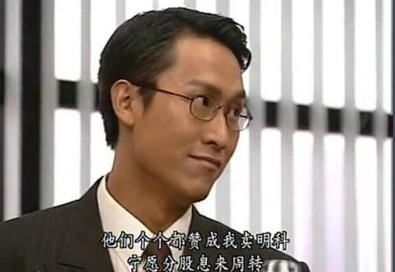 马德钟与儿子同框 一时竟分不出谁是儿子谁是爹 小伙撞脸金馆长