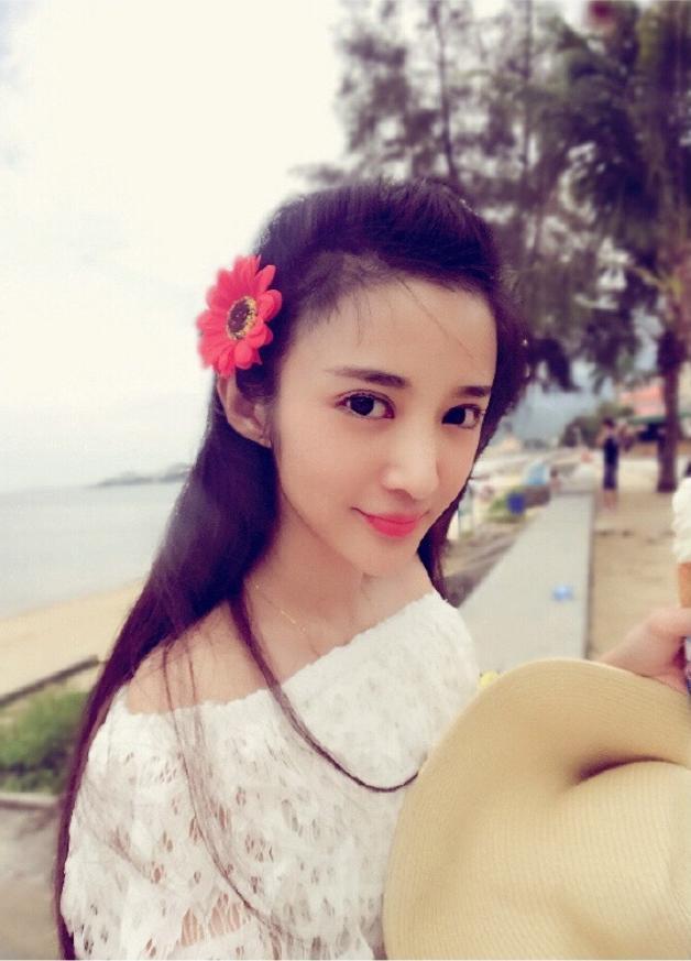 同因《一起又看流星雨》出道，她片约不断备受赏识，她却杳无音讯