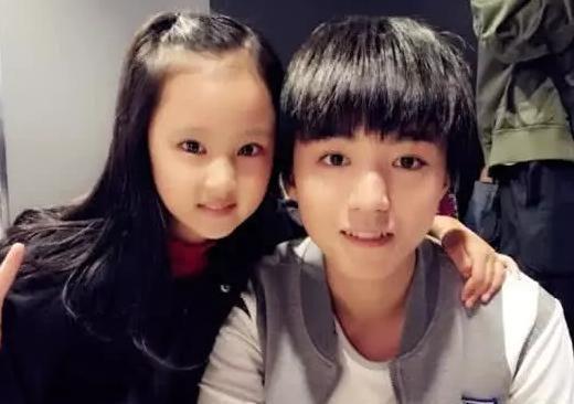 合作过TFBOYS、鹿晗，如今9岁穿上旗袍的她，气场强大御姐范十足