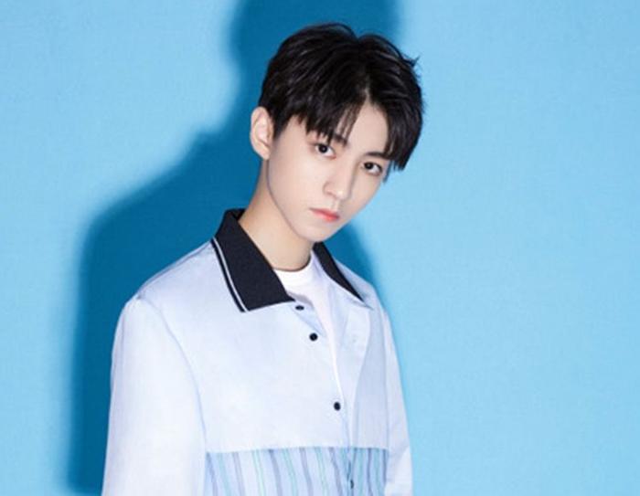 王俊凯拍了拍自己？如此别样的祝福方式，只有“王逗逗”了