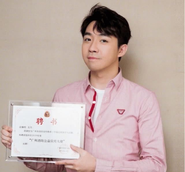 俞灏明前往韩国整容,近照让粉丝们感动,网友:等了八年