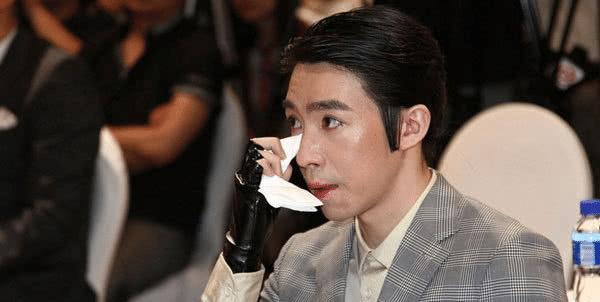 俞灏明前往韩国整容,近照让粉丝们感动,网友:等了八年