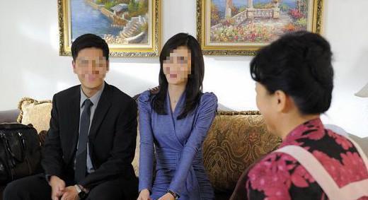 我出差把儿子带我爸那, 回来儿子告诉我, 每晚我爸房有阿姨的哭声