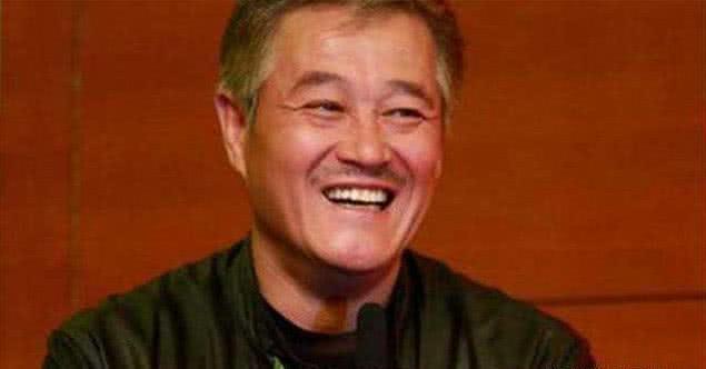 赵本山现任妻子近照曝光，53岁如少女，出行座驾800万豪车！