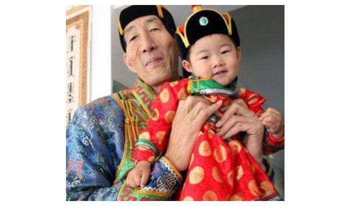 中国第一巨人鲍喜顺，10岁儿子1.6米高，68岁想要二胎！