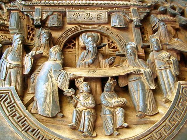 皇上故意为难他，赐二个梨要让900多人分吃，他轻松分开