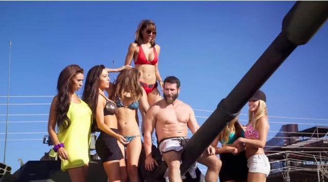 看美国两大屌丝富翁住皇宫豪宅拥佳丽无数的奢靡生活