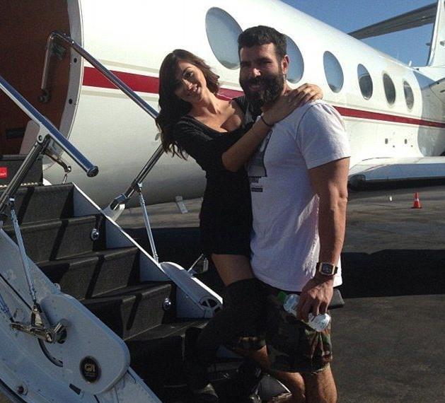 看美国两大屌丝富翁住皇宫豪宅拥佳丽无数的奢靡生活