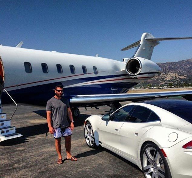 看美国两大屌丝富翁住皇宫豪宅拥佳丽无数的奢靡生活