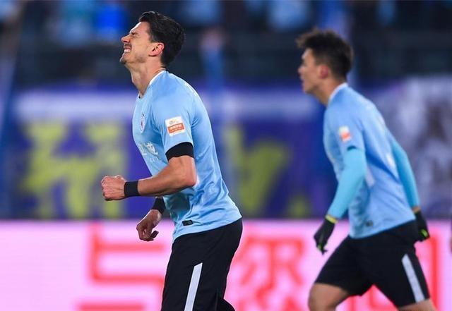 球迷吐槽大连一方又惨败:直接0比3判负吧!太弱了,根本看不下去