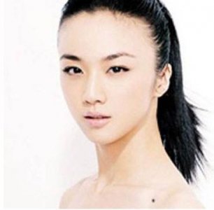 ​桃花运出色的锁骨痣相图解分析